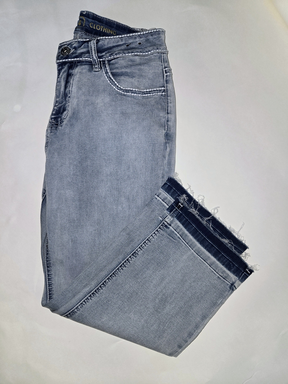 Ethyl Blue Denim Cropped Jeans Medium Wash Stretch Comfort Mid Rise Crop 4. - Picture 1 of 13